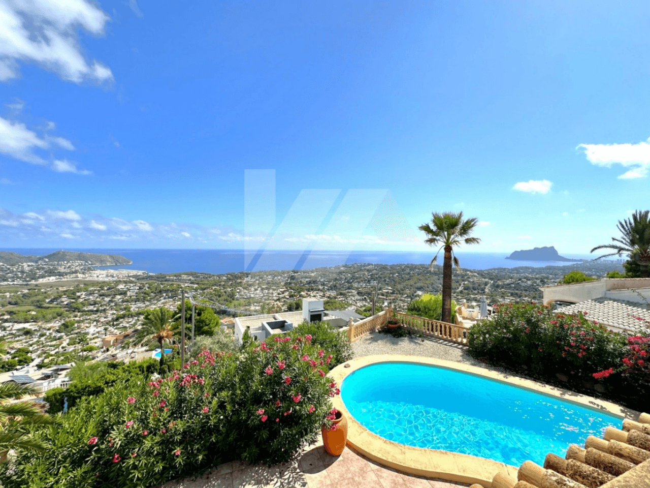 Villa con vista panorámicas al mar en venta en Moraira, Costa Blanca.