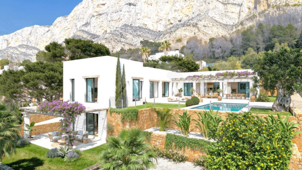 Villa de estilo Ibicenco en venta en Javea, Costa Balnca.