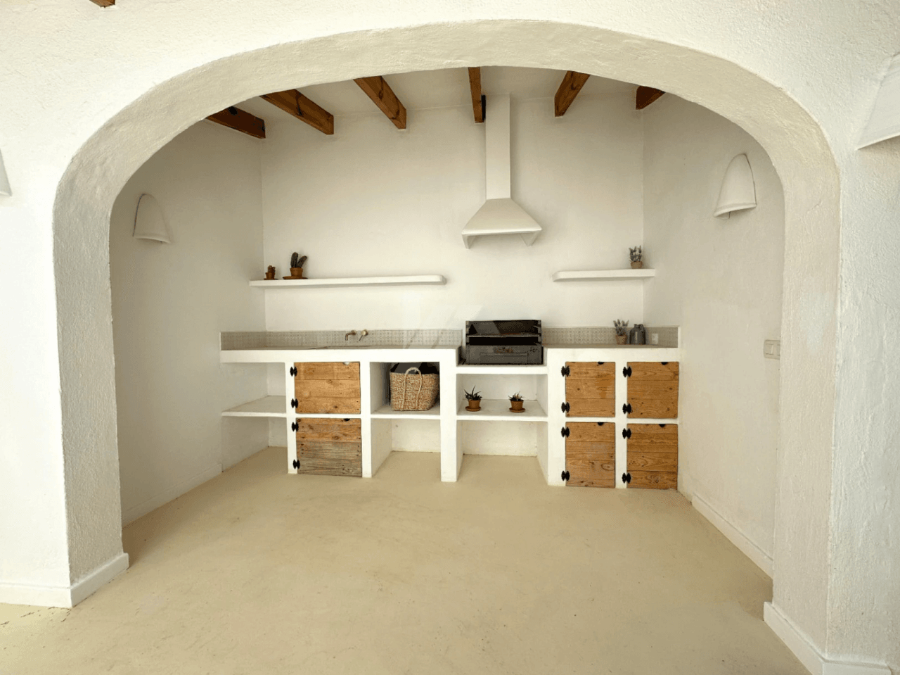 Villa Mediterránea Renovada con Encanto Ibicenco en Benitachell.